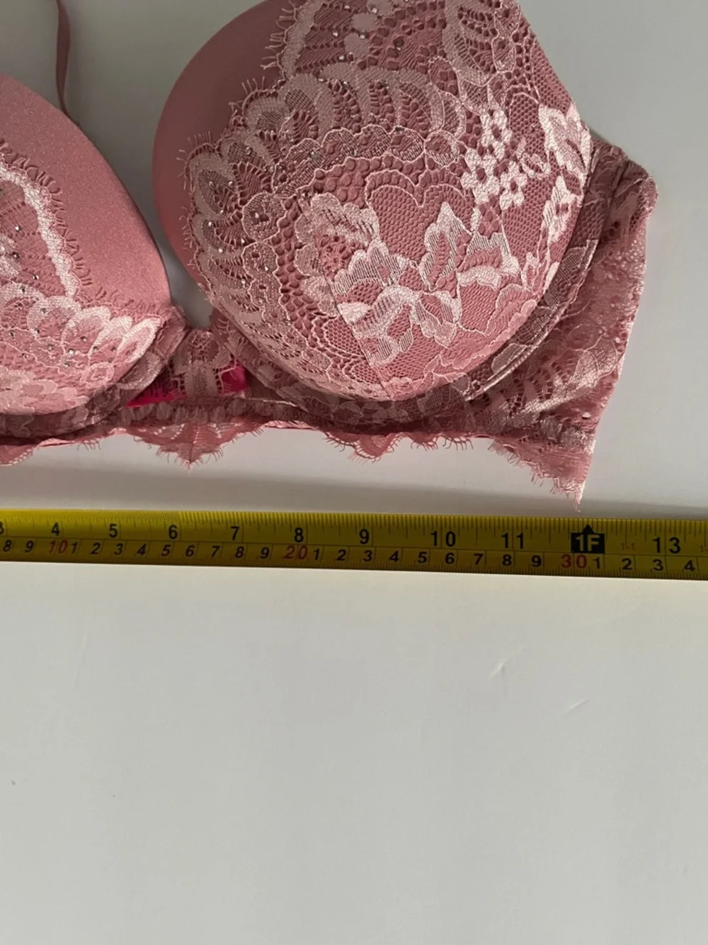 La SENZA Black/Cream Push-Up Plunge with Lace Overlay +Beyond Sexy Pink Bras 32D - Picture 9 of 16